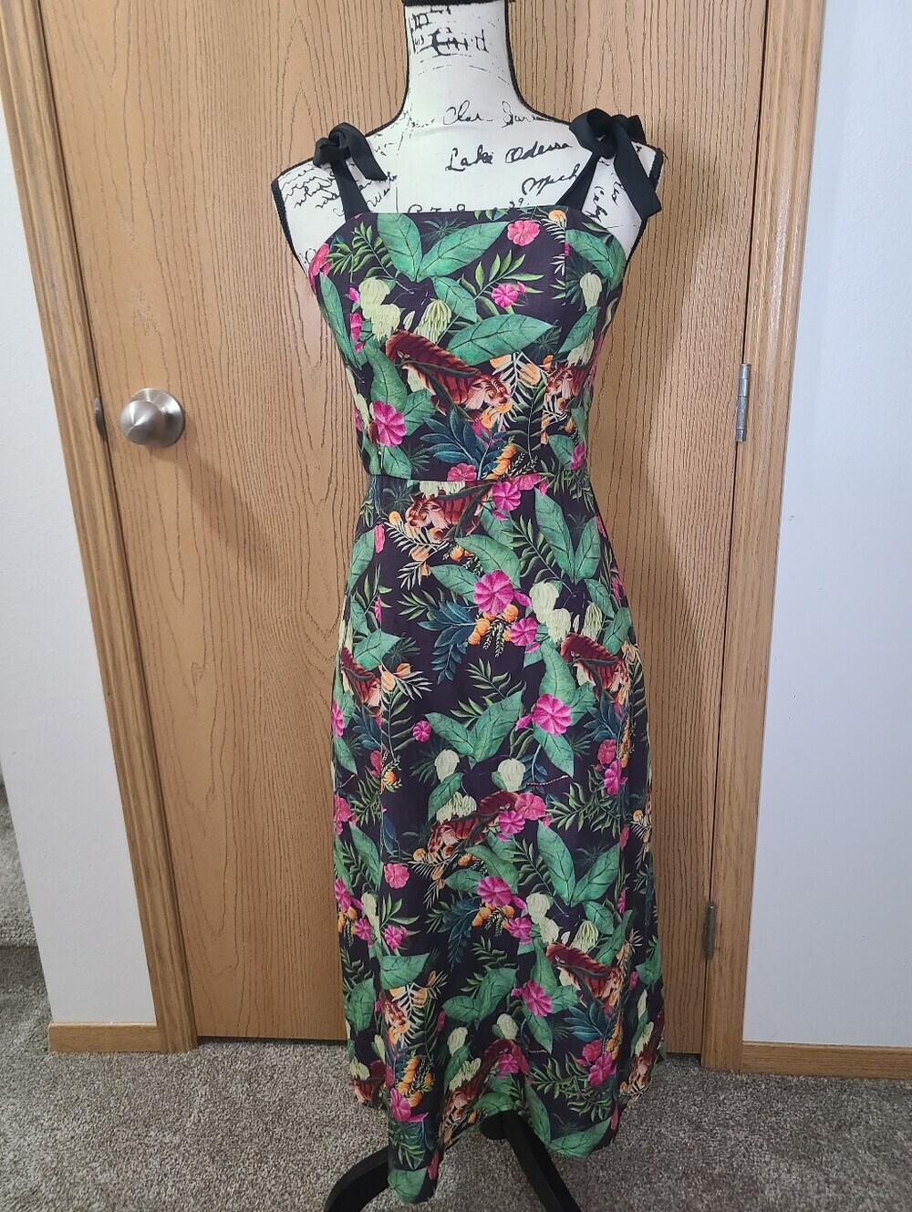 Tropical Tiger Palm Leaf Square Neck Bow Tie Straps Summer Vacation Midi Dress